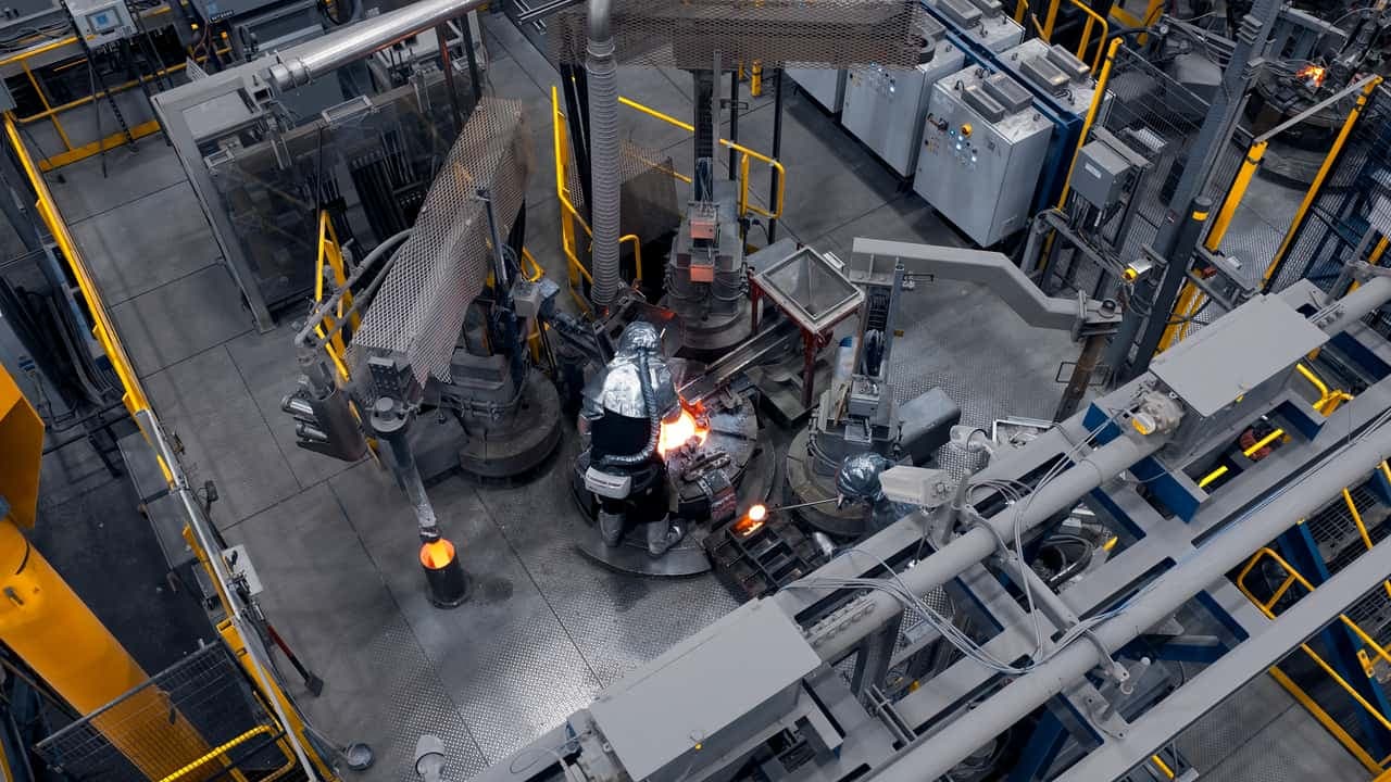 În interiorul fabricii din Texas care încearcă să recupereze lanțul de aprovizionare cu magneți pentru vehicule electrice