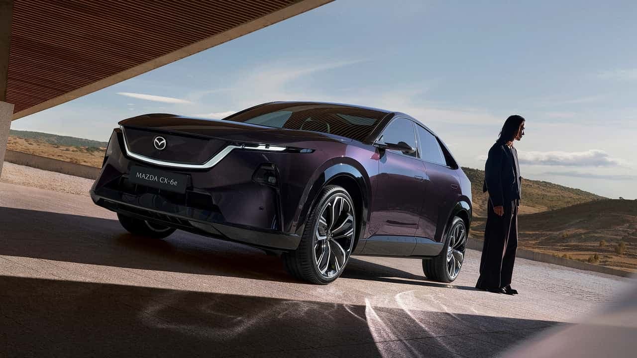 Noul SUV electric Mazda CX-6e permite șoferilor să transmită mesaje vocale către exterior