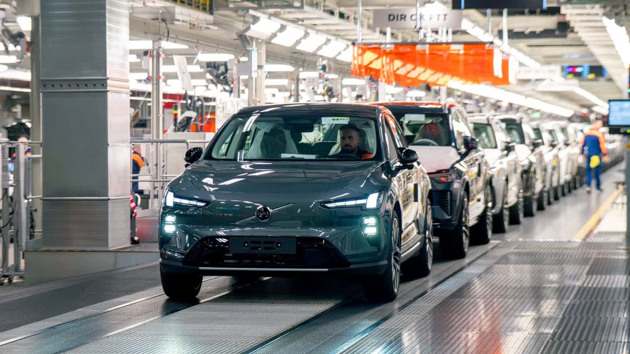 Problemele de producție ale Volvo EX60 amână livrările în SUA