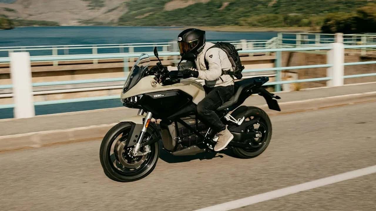 Zero Motorcycles doboară recordul mondial cu o cursă electrică de 436 km