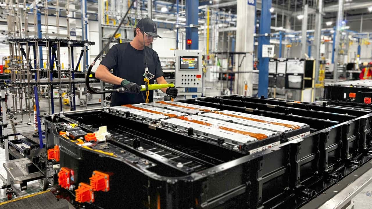 General Motors reduce operațiunile EV: fabrica de baterii din Brownstown se închide