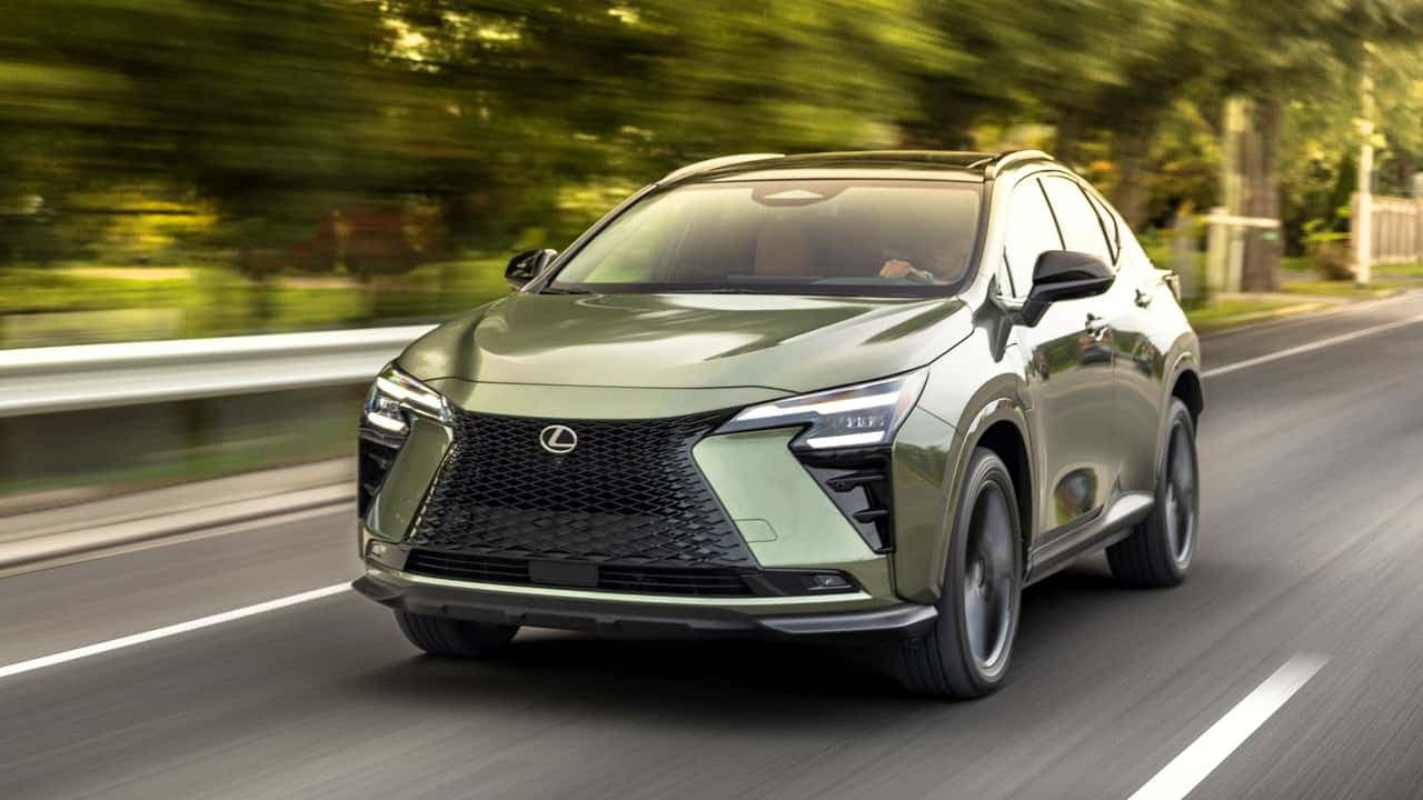Lexus NX 2027: Baterii mai mari și integrare NACS pentru noua gamă electrificată