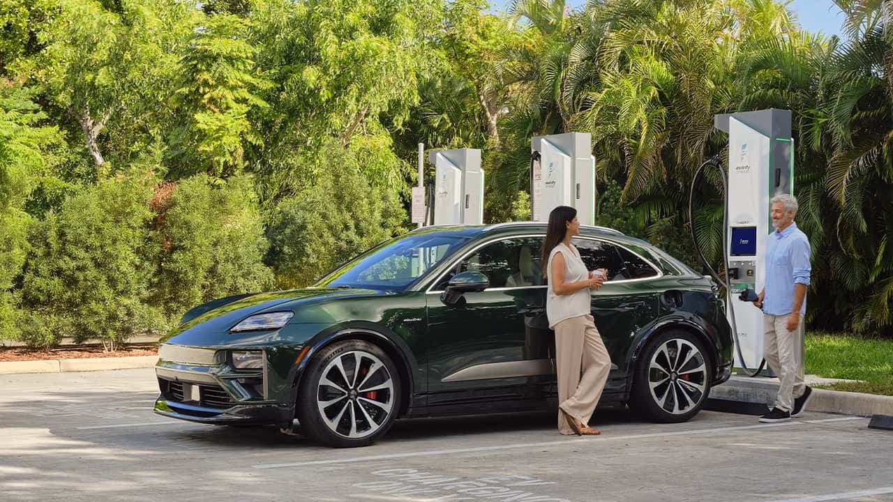 Electrify America inaugurează un hub de încărcare masiv în Orlando